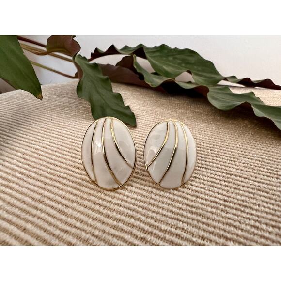 Vintage Mod White & Gold Geometric Earrings, Clip-on Costume Earrings - Picture 1 of 9